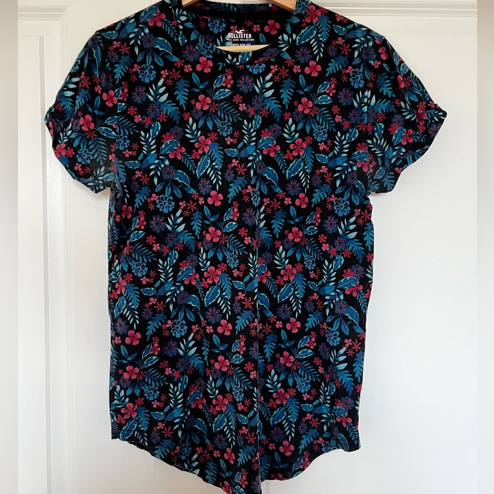 Hollister Floral T-shirt